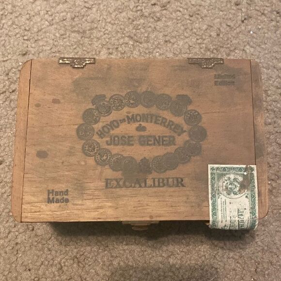Vintage Hoyo De Monterrey De Jose Gener Cigar Box - Limited Edition Excalibur - Picture 2 of 8